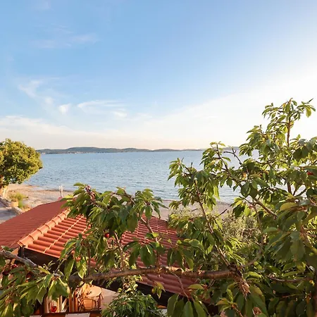 Apartment Holiday Home Sea La Vie Sukošan